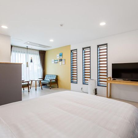 Lunamar Pension Jeju Extérieur photo
