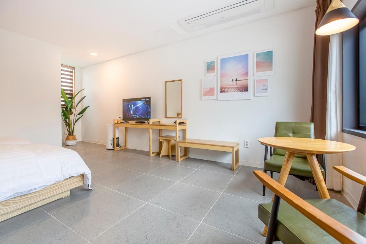 Lunamar Pension Jeju Extérieur photo