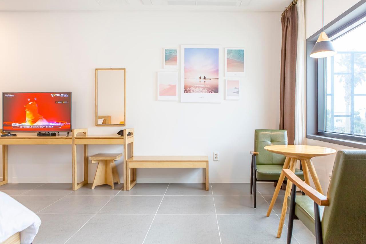 Lunamar Pension Jeju Extérieur photo