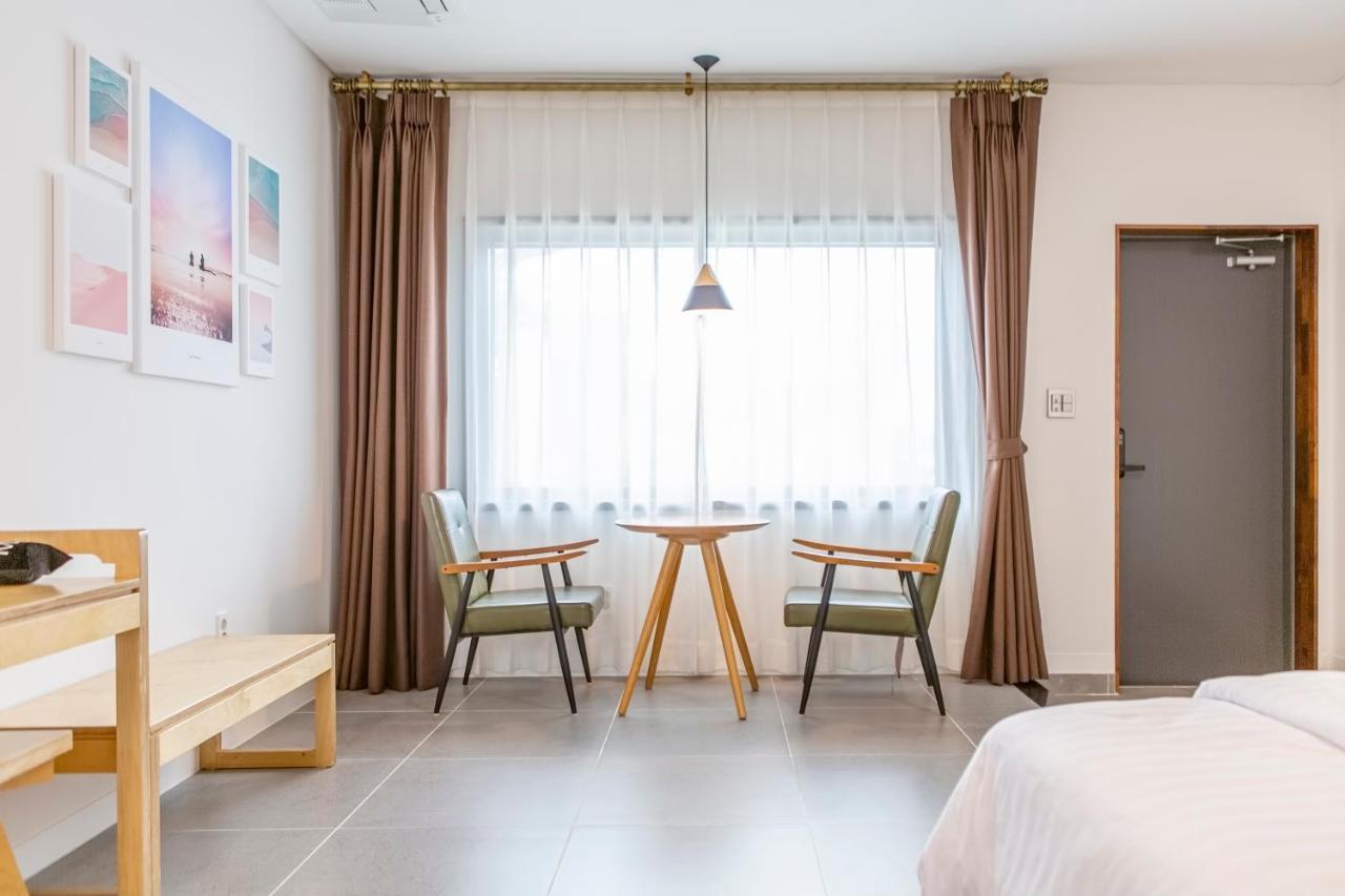 Lunamar Pension Jeju Extérieur photo