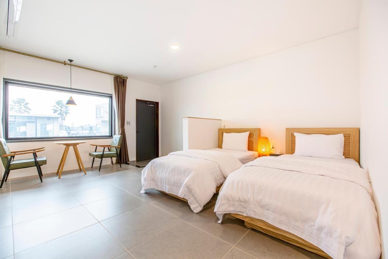 Lunamar Pension Jeju Extérieur photo