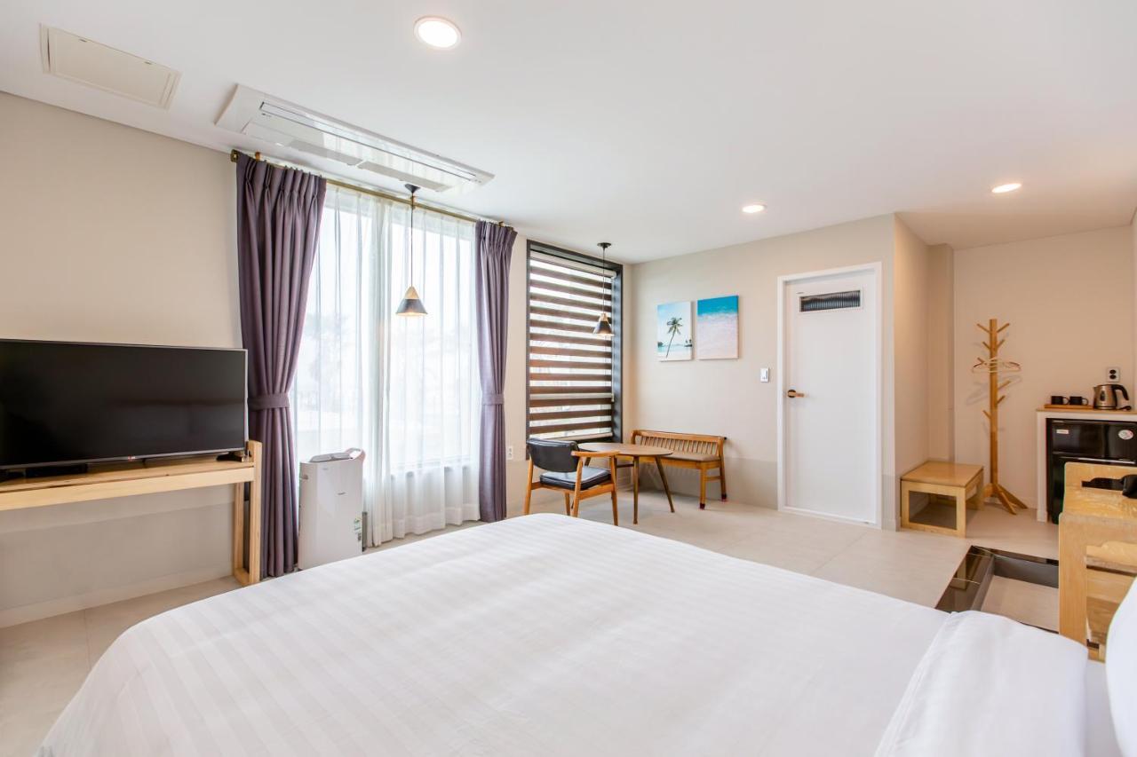 Lunamar Pension Jeju Extérieur photo