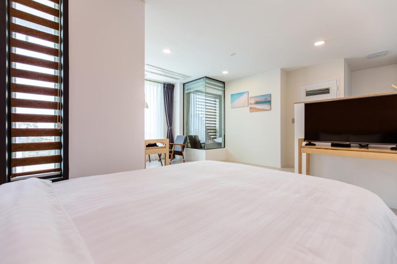 Lunamar Pension Jeju Extérieur photo